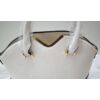 Kép 2/5 - V díszes merev falú elegáns női táska fehér