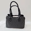 Kép 1/5 - Apró mintás elegáns női kézi válltáska fekete