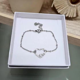 Szív medálos karkötő apró strasszkövekkel