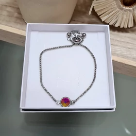 Strasszköves medálos elegáns karkötő színváltós