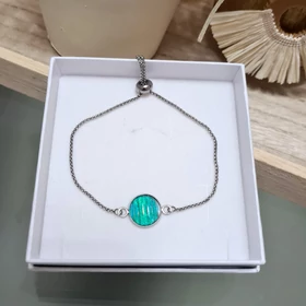 Elegáns medálos karkötő állítható mérettel 