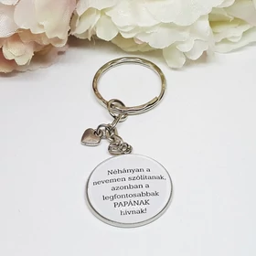 Néhányan a nevemen szólítanak, azonban a legfontosabbak PAPÁNAK..feliratos kulcstartó