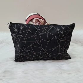 Geometriai mintás nagy méretű neszesszer