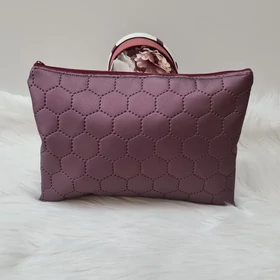 Steppelt mintás nagy méretű műbőr neszesszer lila