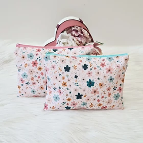 Apró virág mintás közepes méretű neszesszer 