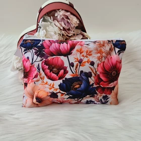 Virág mintás közepes méretű neszesszer