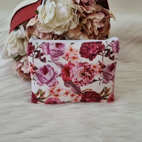 Virág mintás kis méretű neszesszer rózsaszín