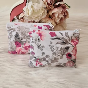 Virág mintás kis méretű neszesszer