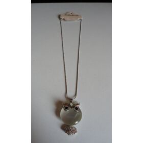 Bagoly medálos ezüst színű nyaklánc, strasszkövekkel díszítve