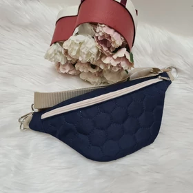 Steppelt mintás egyszínű keresztpántos táska sötétkék