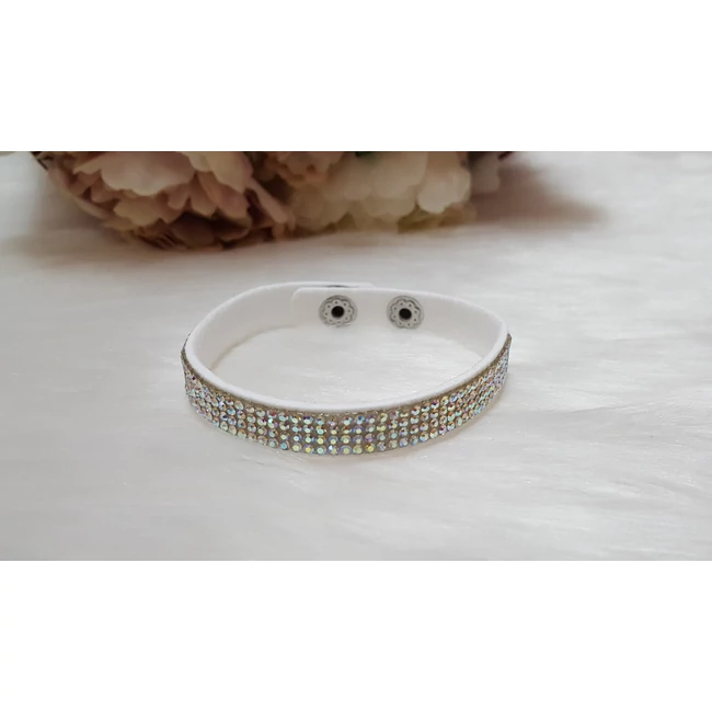 Strasszköves karkötő fehér