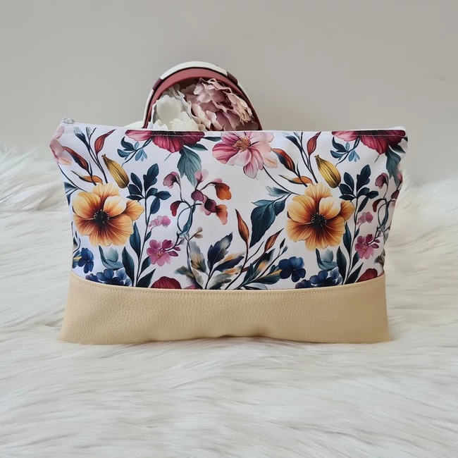 Virág mintás nagy méretű műbőr neszesszer