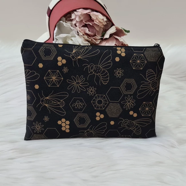 Méhecske mintás közepes méretű neszesszer