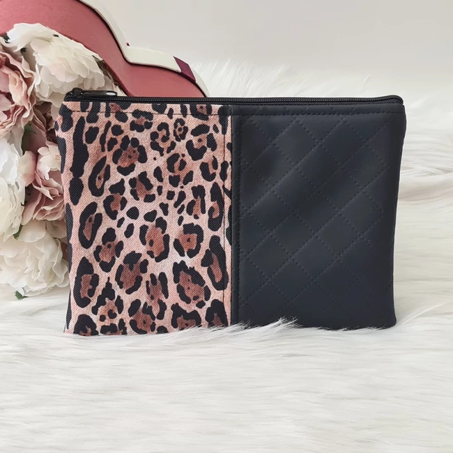 Leopárd mintás közepes méretű neszesszer