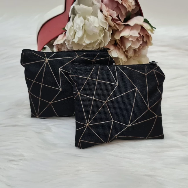 Geometriai mintás kis méretű neszesszer