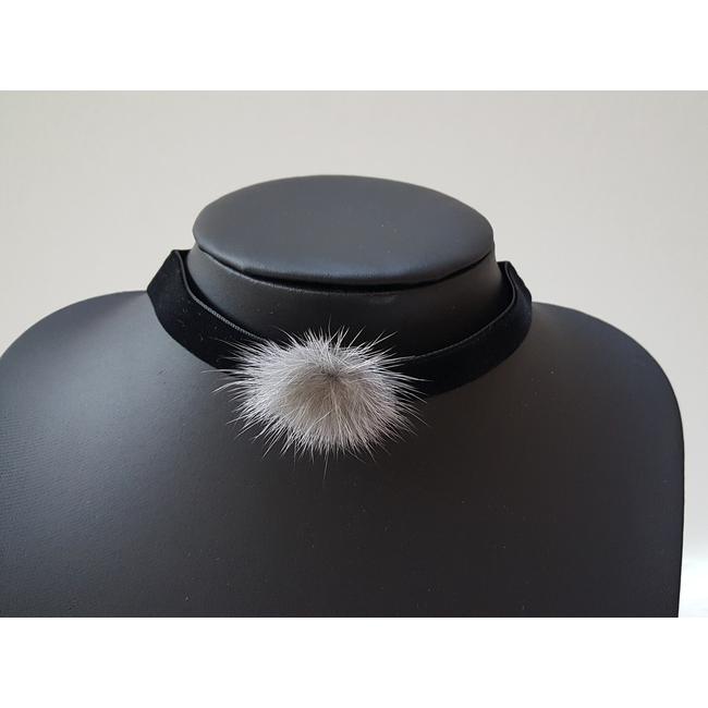 Pom pom díszes choker nyaklánc szürke