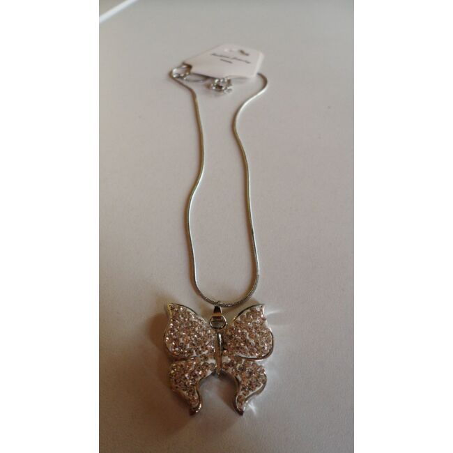 Pillangó medálos ezüst színű nyaklánc, strasszkövekkel díszítve