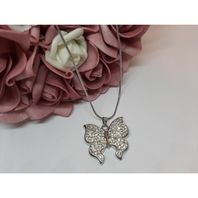 Pillangó medálos ezüst színű nyaklánc, strasszkövekkel díszítve
