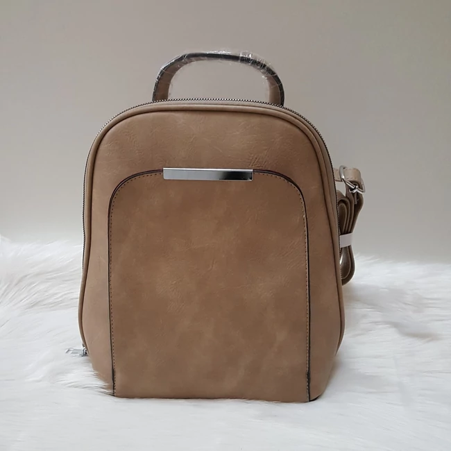 Egyszínű elegáns női hátitáska barna