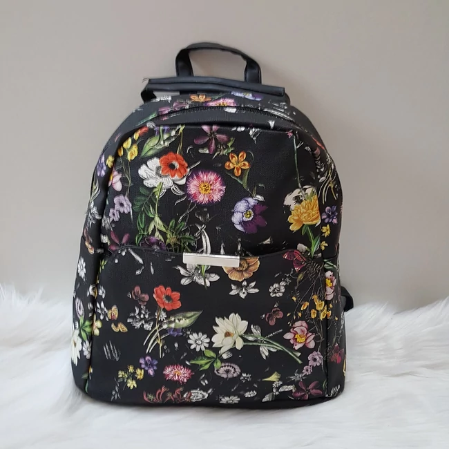 Virág mintás női hátitáska fekete