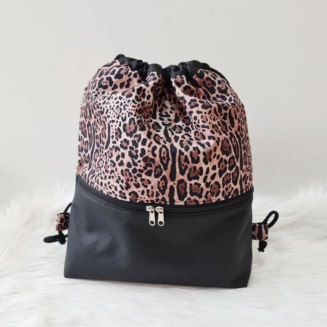 Leopárd mintás textilbőr hátizsák